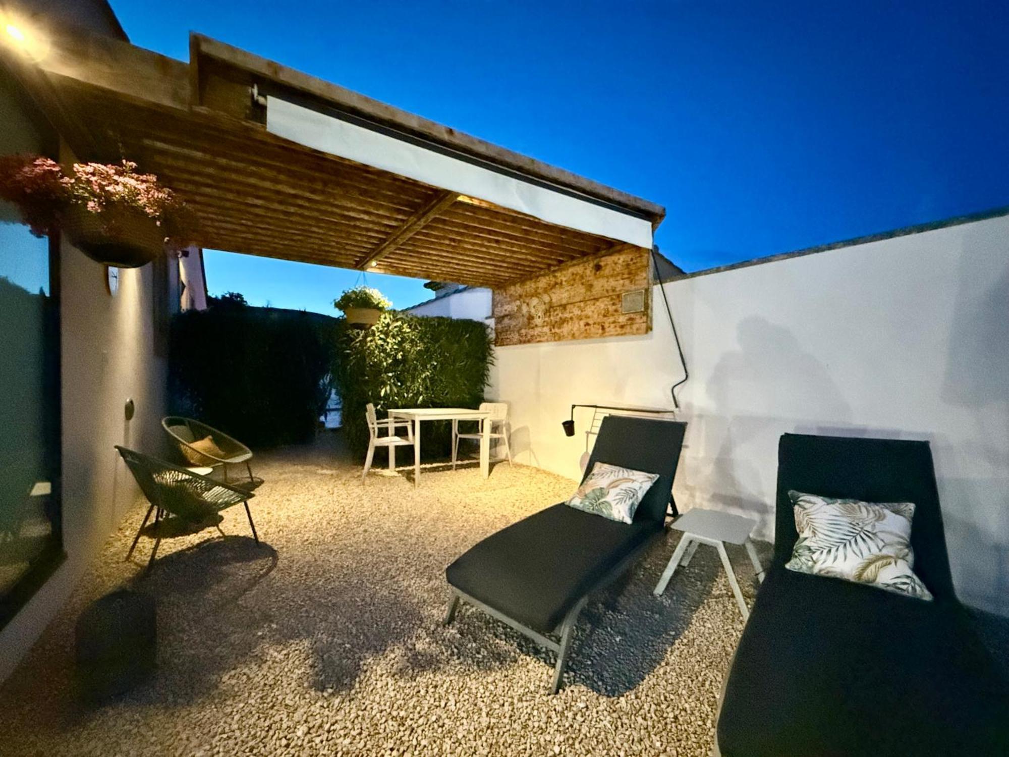 Une Nuit En Luberon Puyvert Exteriör bild